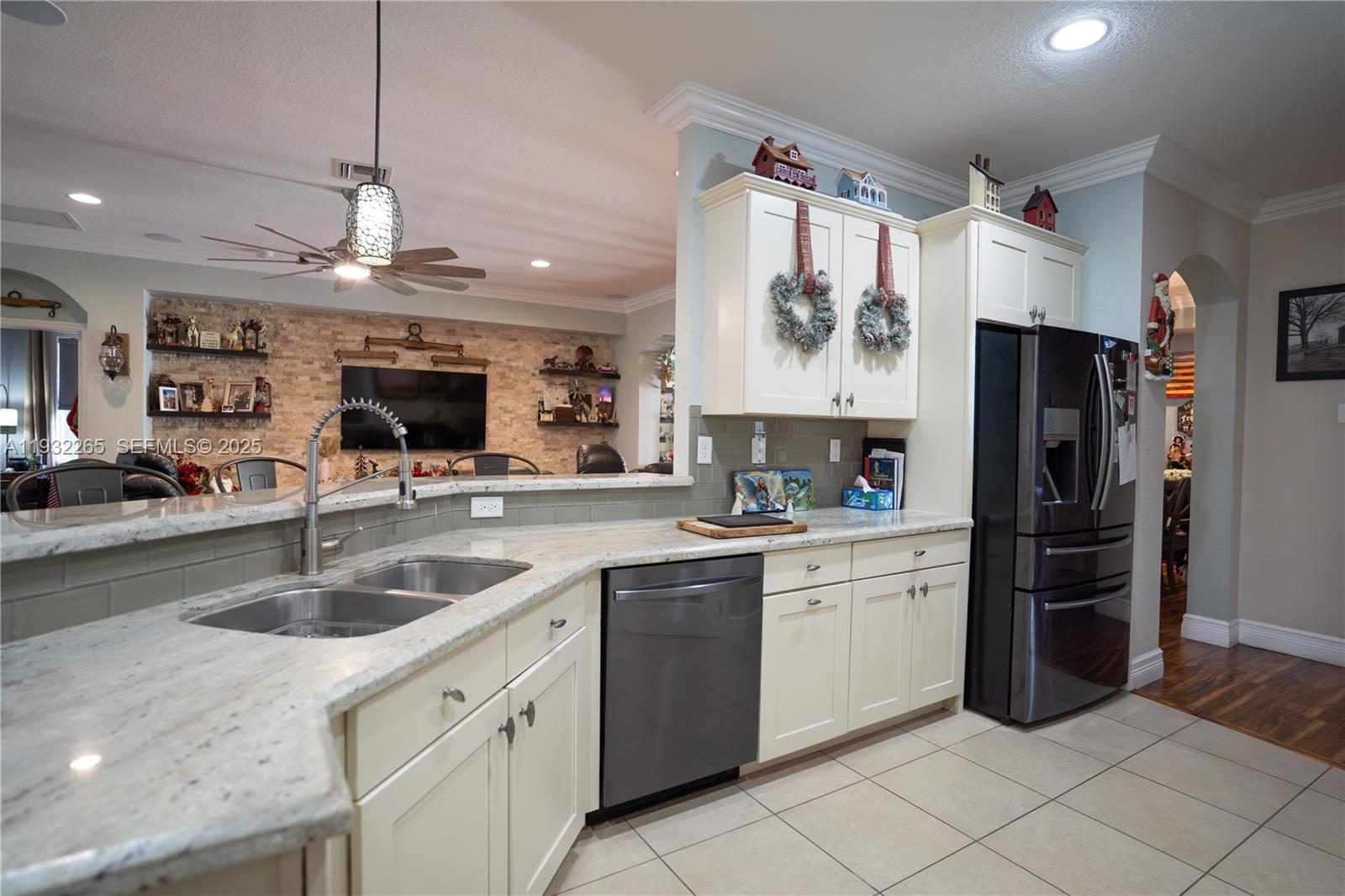 REDLAND REEF - Residential