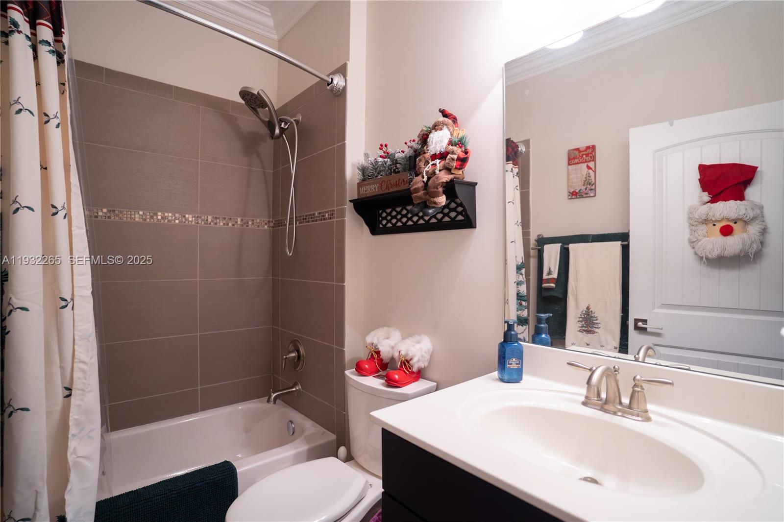 REDLAND REEF - Residential