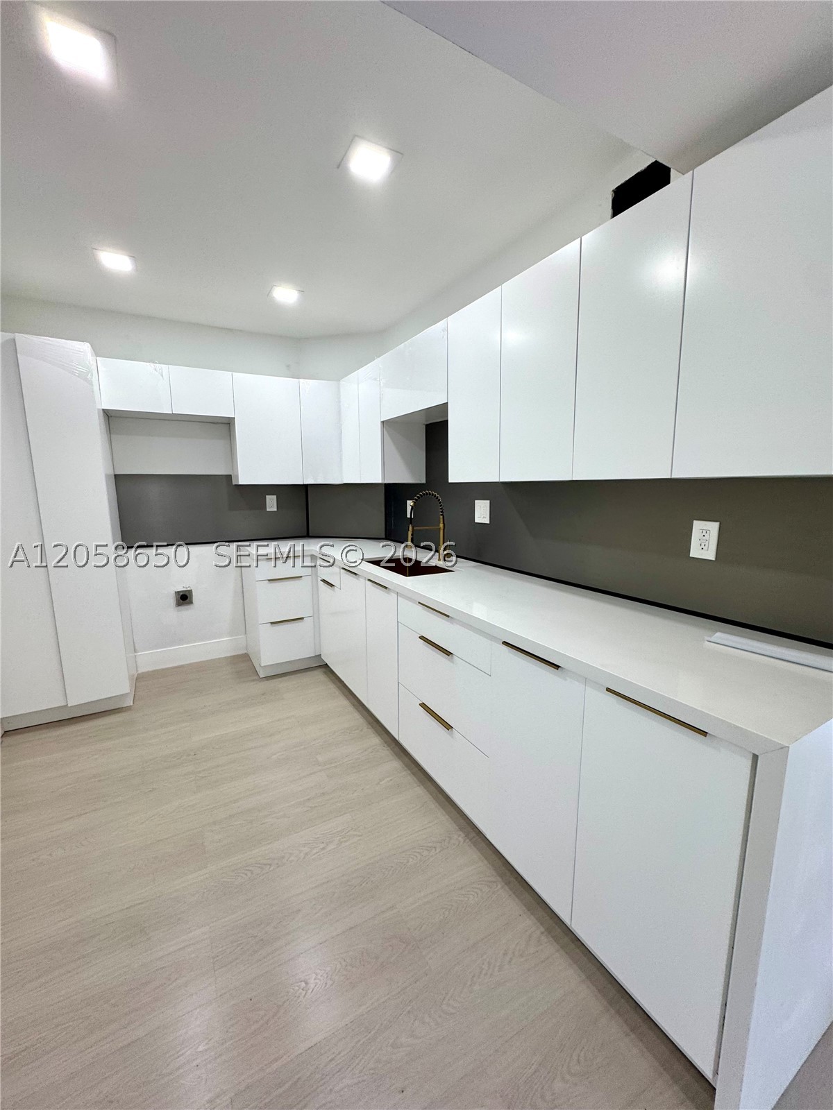 300 Bayview Dr 1201