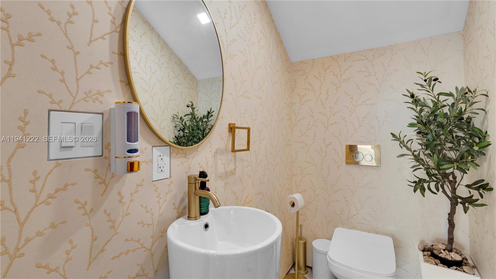 ENCHANTED LAKE - Residential