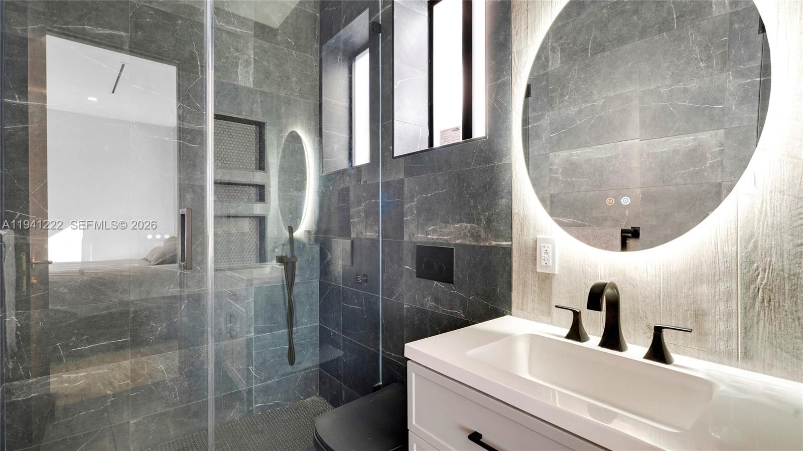 ENCHANTED LAKE - Residential