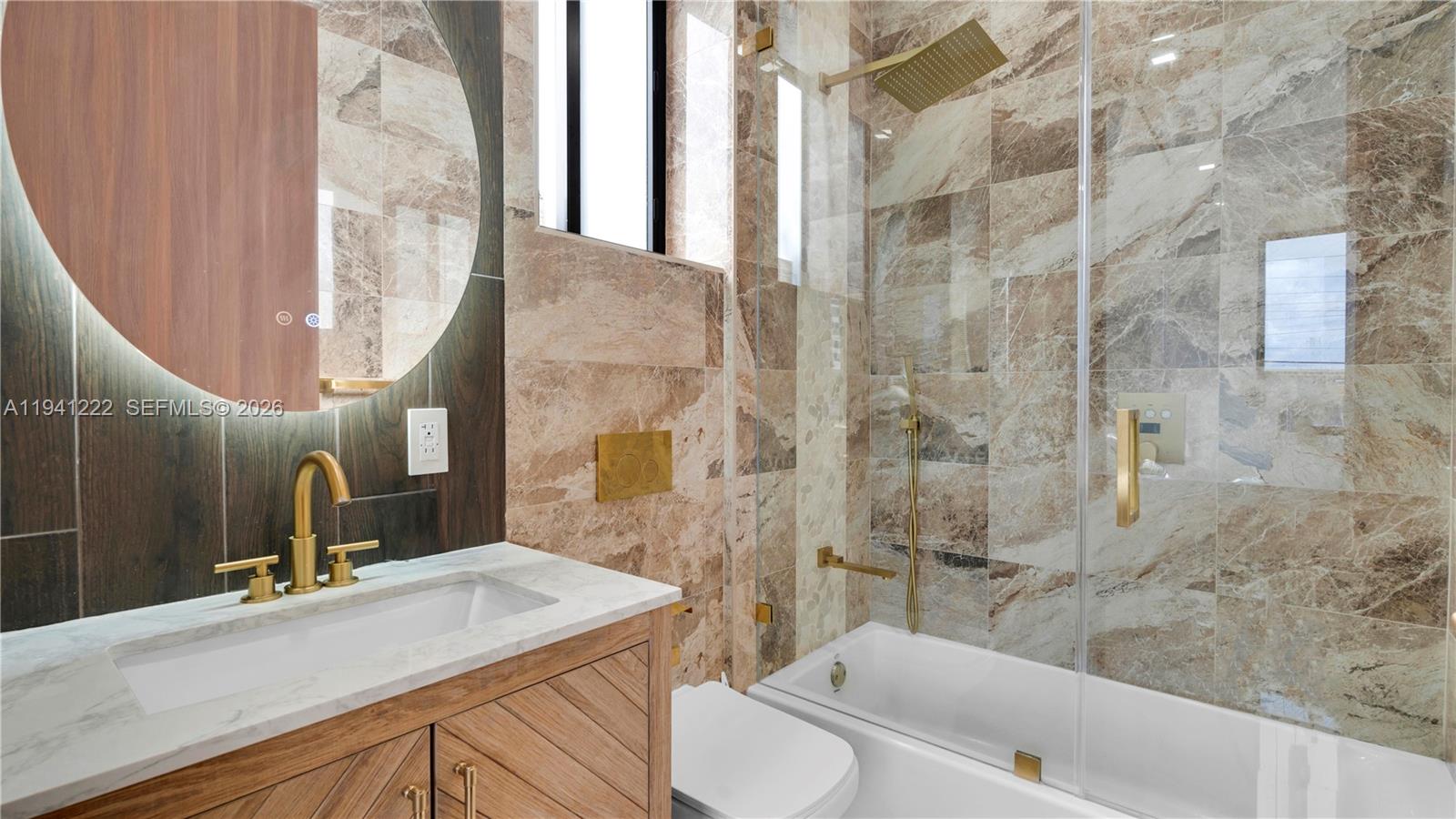 ENCHANTED LAKE - Residential