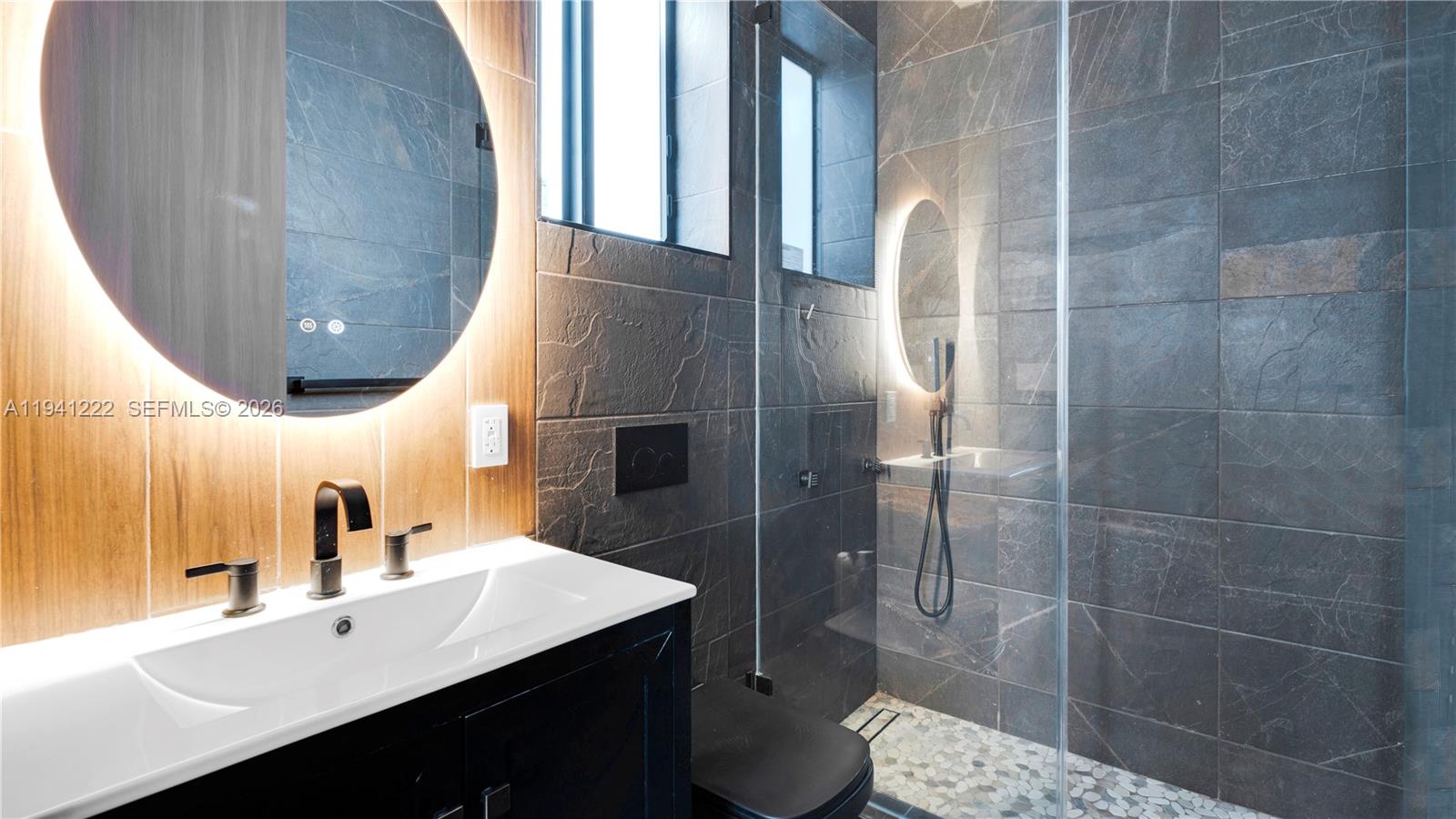 ENCHANTED LAKE - Residential