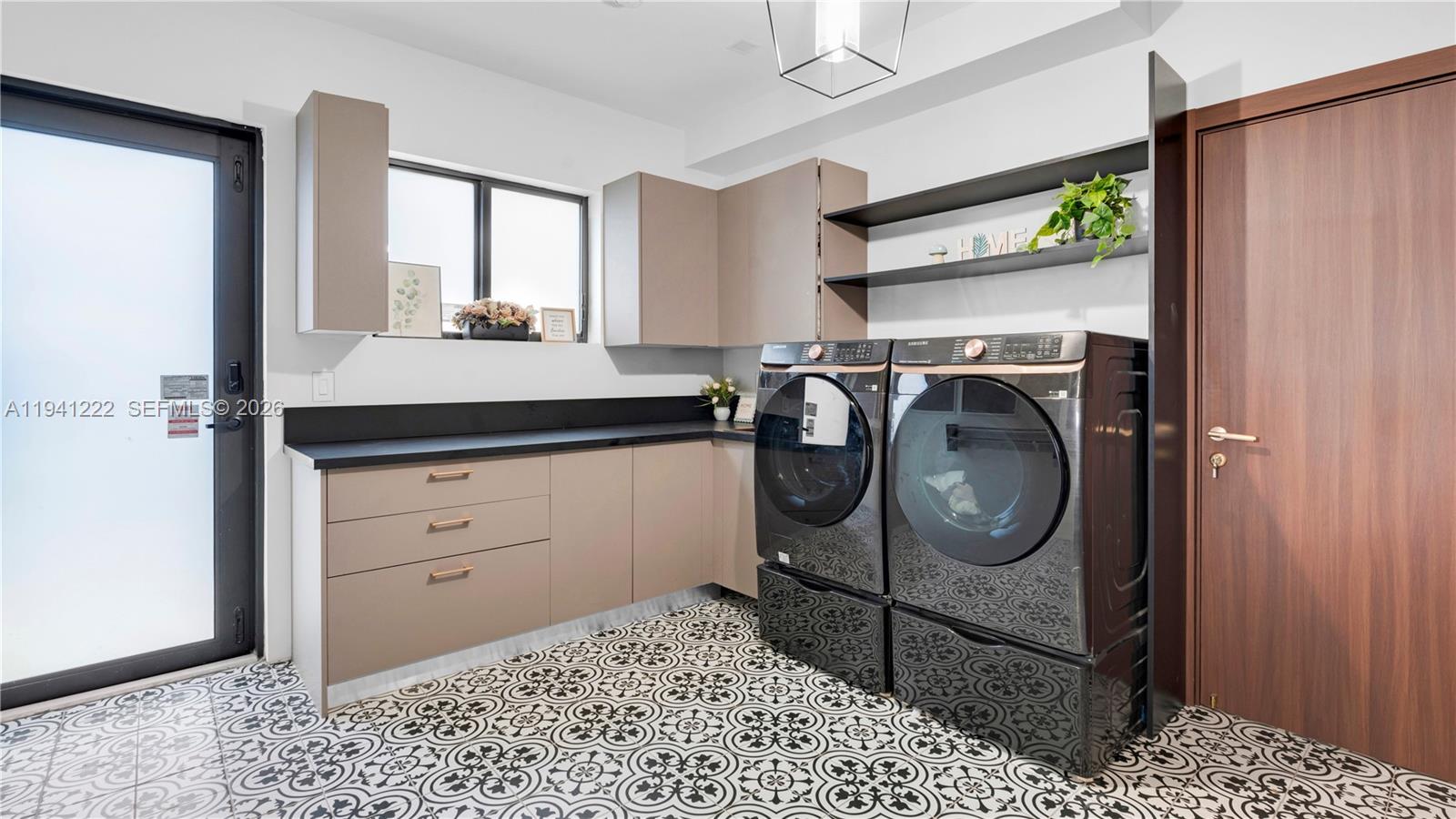 ENCHANTED LAKE - Residential