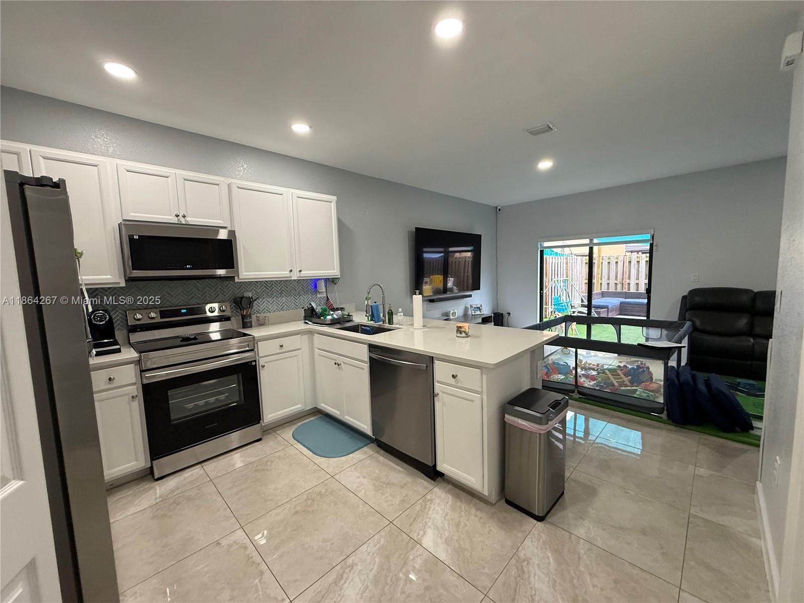 BAYWINDS OF DOMINICA AND - Residential