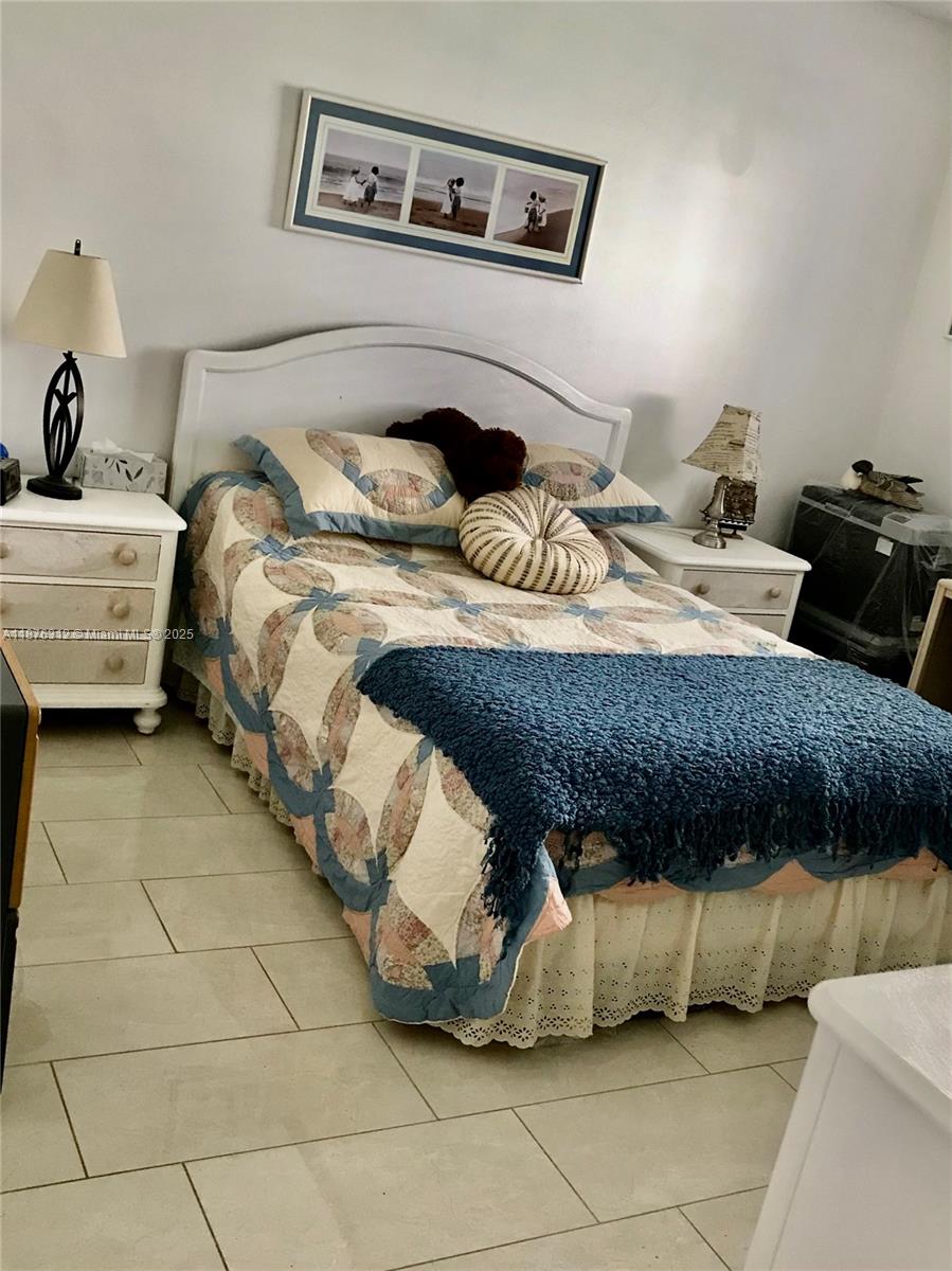 MEADOWBROOK LAKES CONDO - Residential