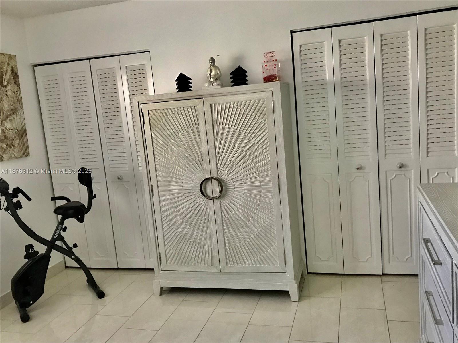 MEADOWBROOK LAKES CONDO - Residential