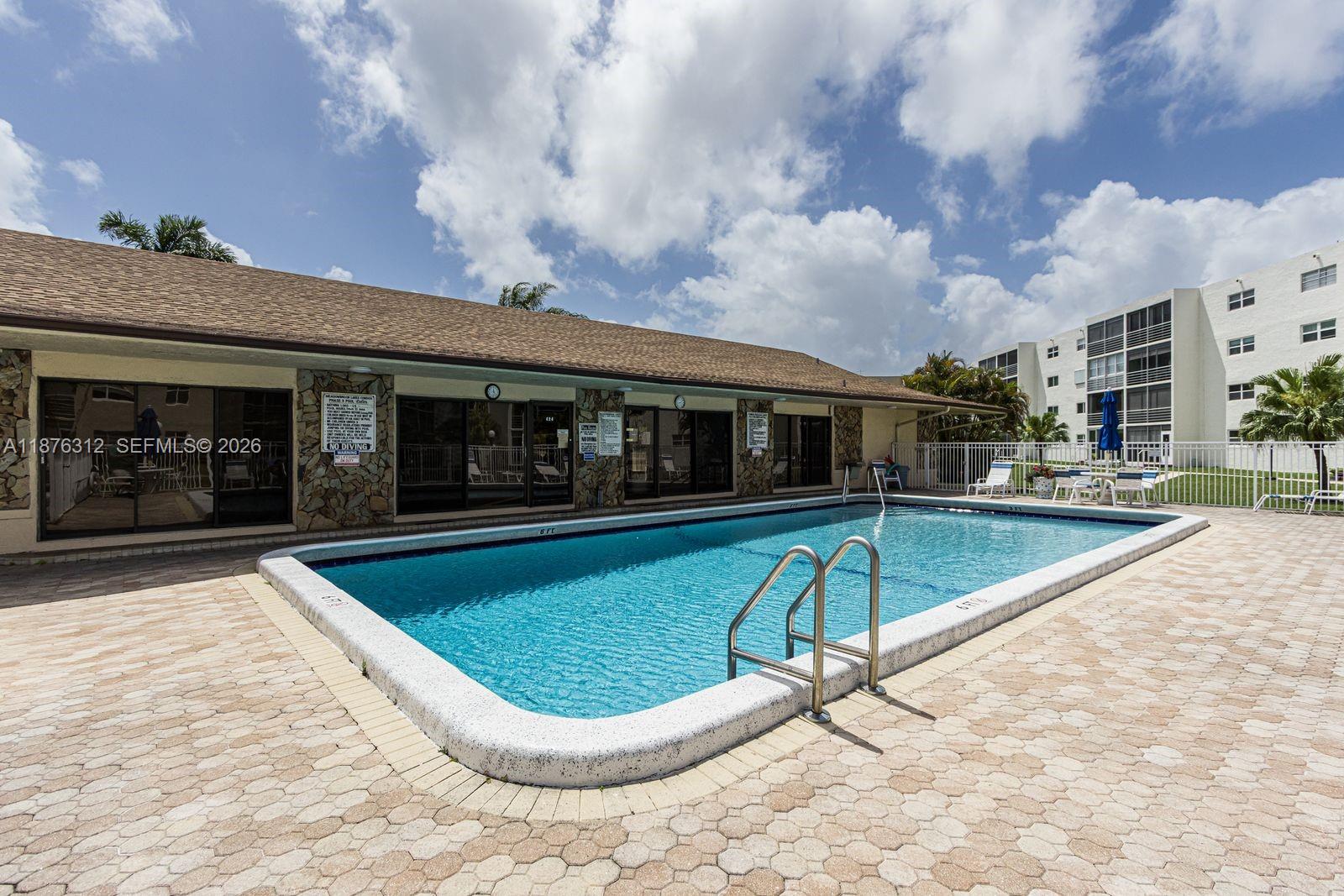 MEADOWBROOK LAKES CONDO - Residential