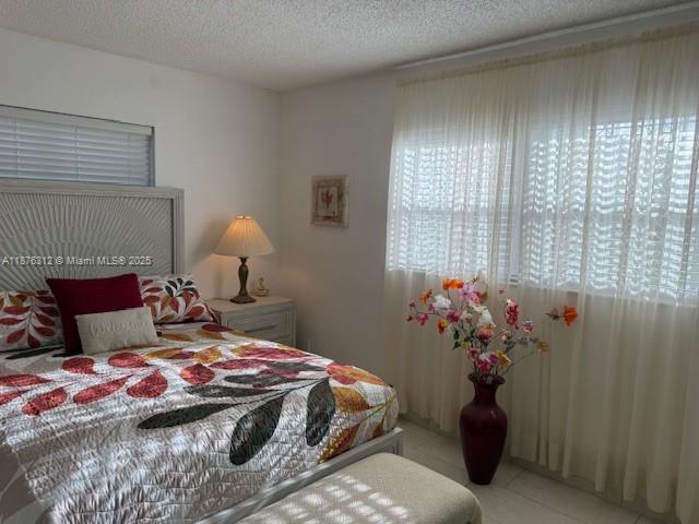 MEADOWBROOK LAKES CONDO - Residential