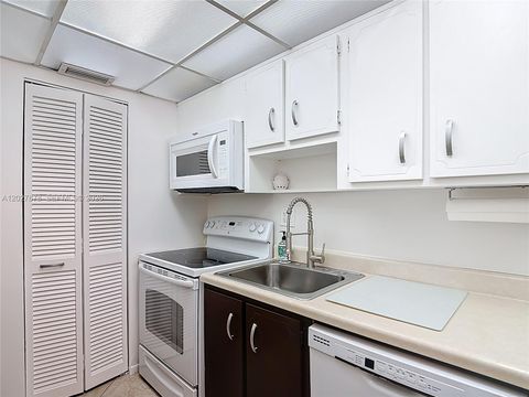 Tiny photo for 201 178th Dr #315, Sunny Isles Beach, FL 33160 (MLS # A12027878)
