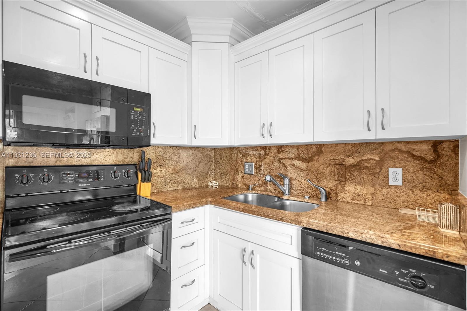 VILLAGE AT BLUE LAKE COND - Residential