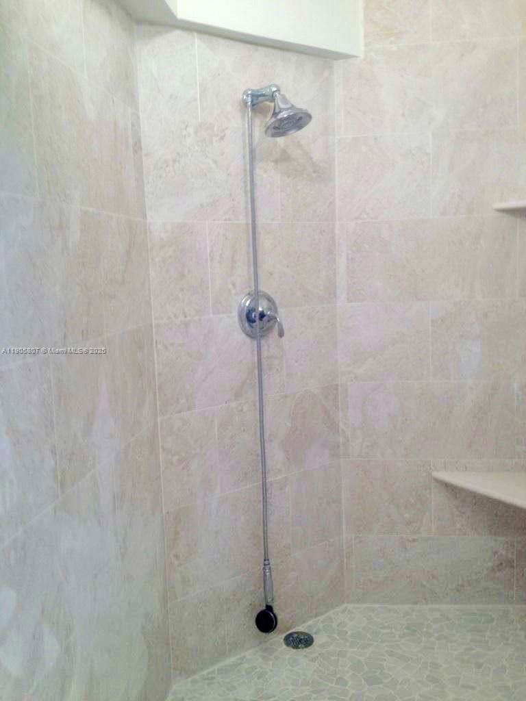 BRICKELL PLACE CONDO - Residential Lease