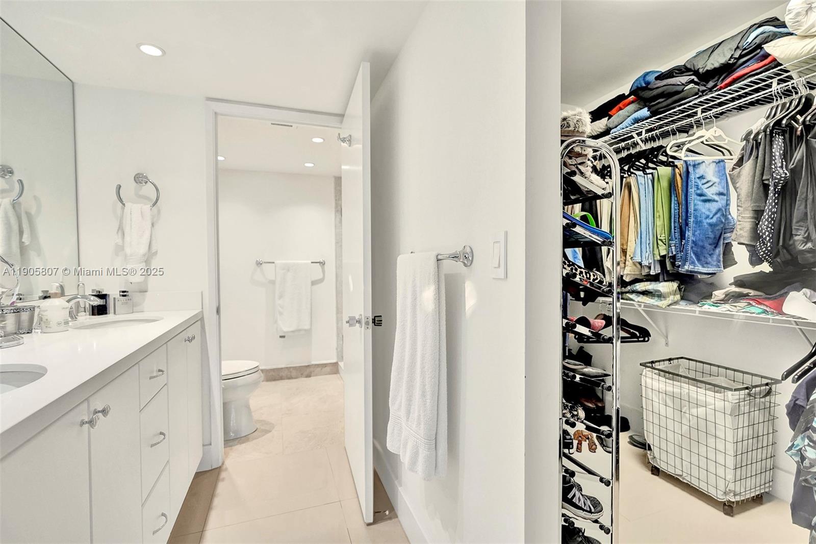 BRICKELL PLACE CONDO - Residential Lease