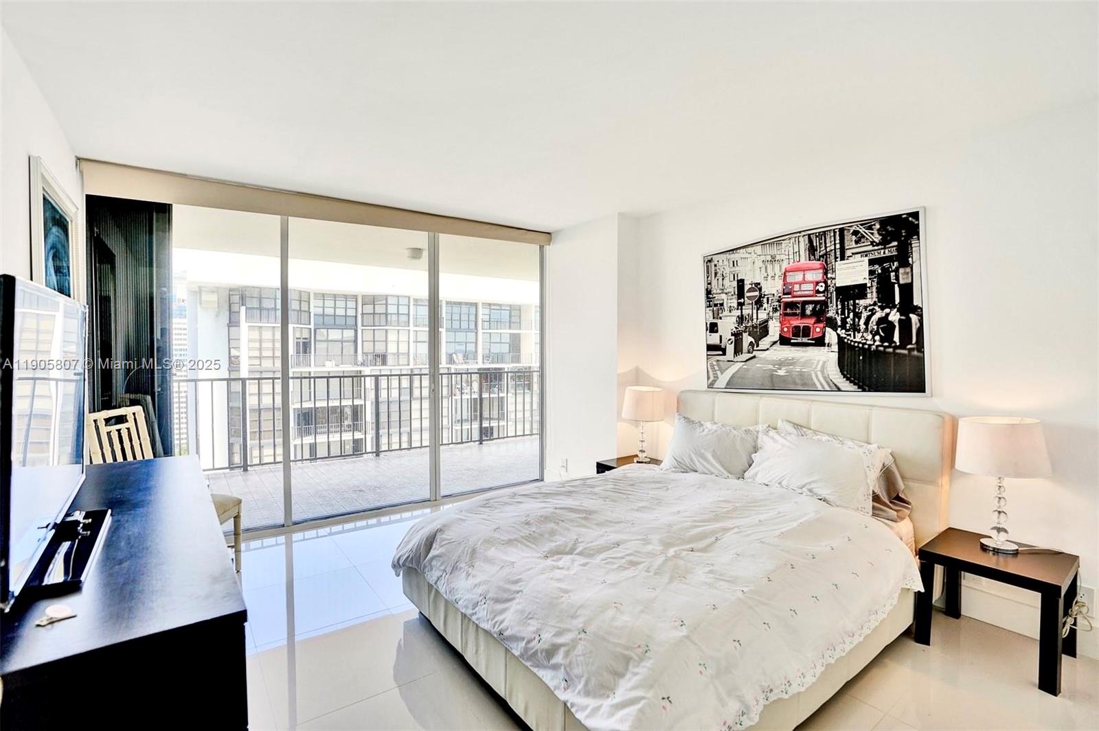 BRICKELL PLACE CONDO - Residential Lease