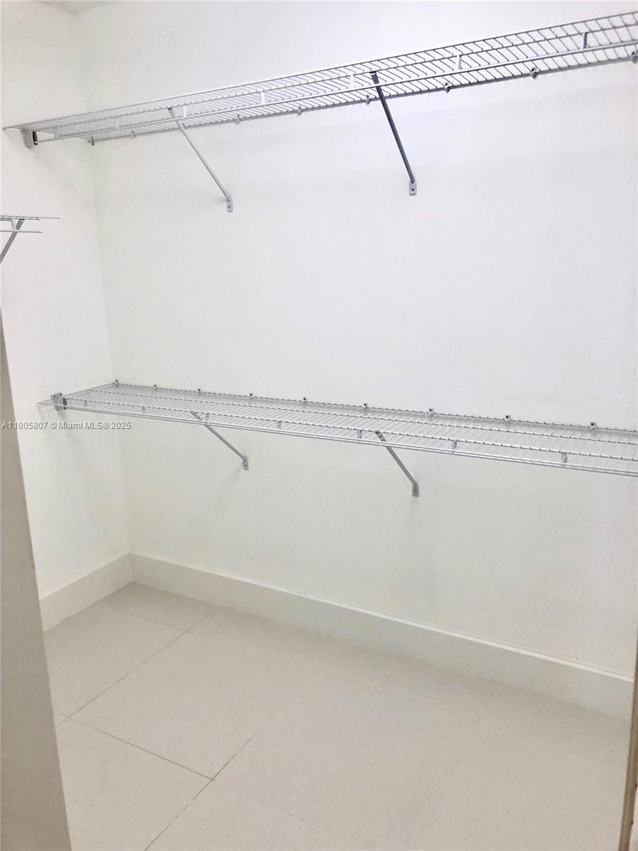 BRICKELL PLACE CONDO - Residential Lease