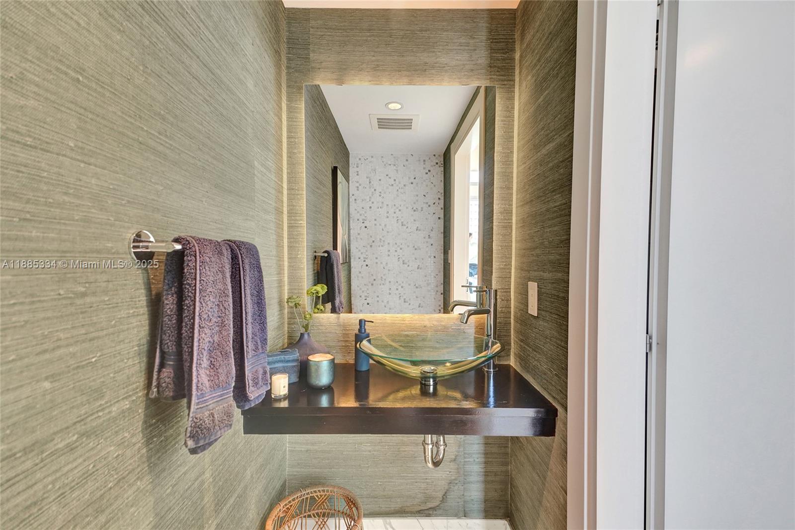 View photos, virtual tours, details... 200 Biscayne Boulevard Way 505
