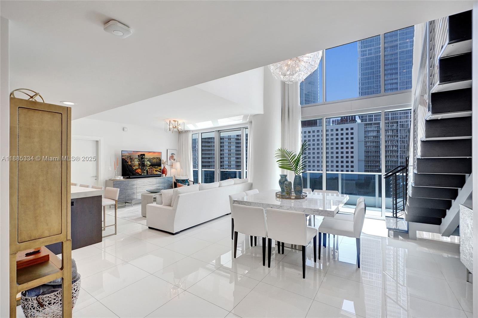 View photos, virtual tours, details... 200 Biscayne Boulevard Way 505