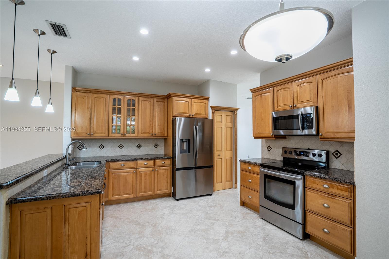 SILVER LAKES AT PEMBROKE - Residential Lease