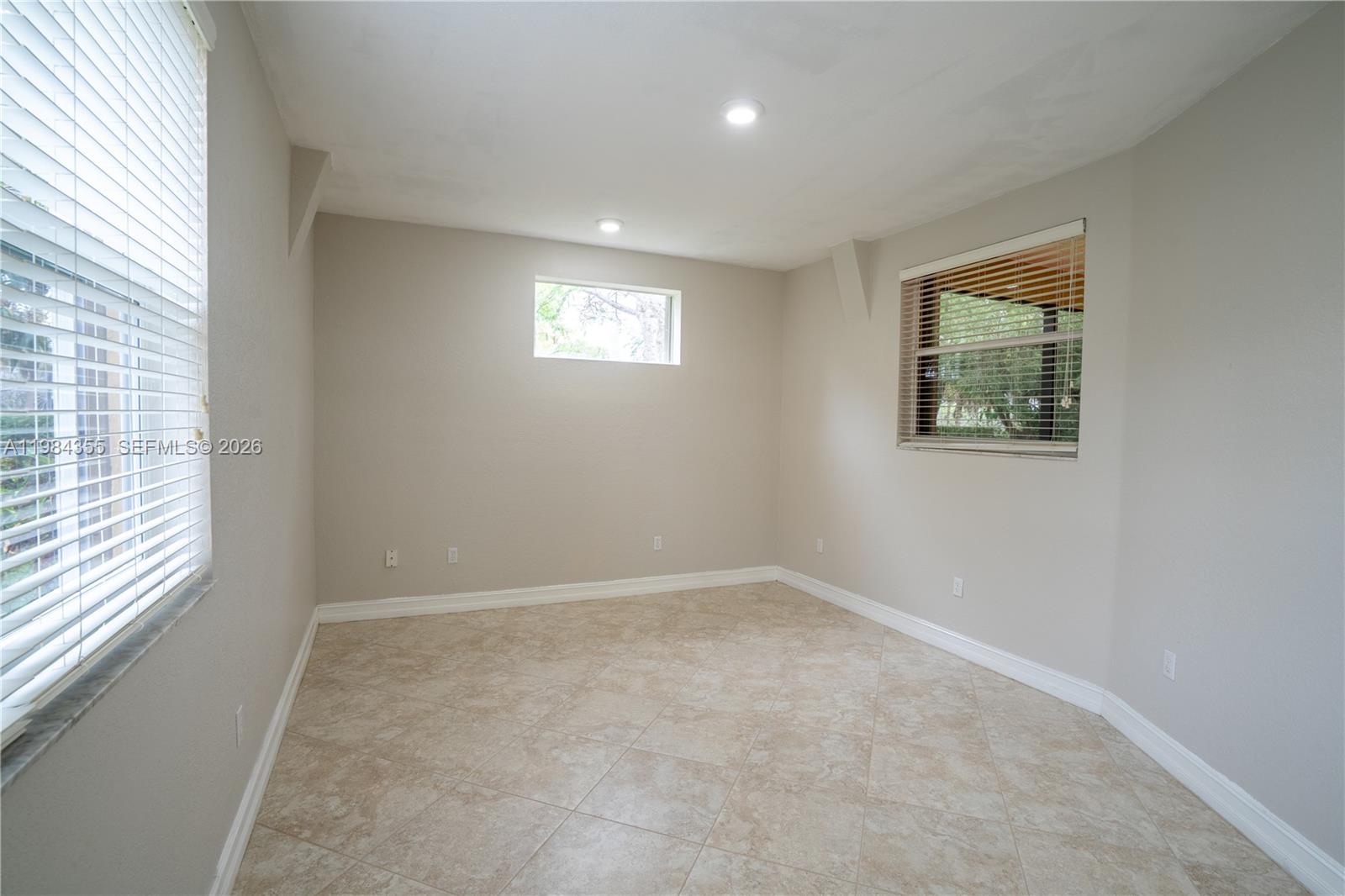 SILVER LAKES AT PEMBROKE - Residential Lease