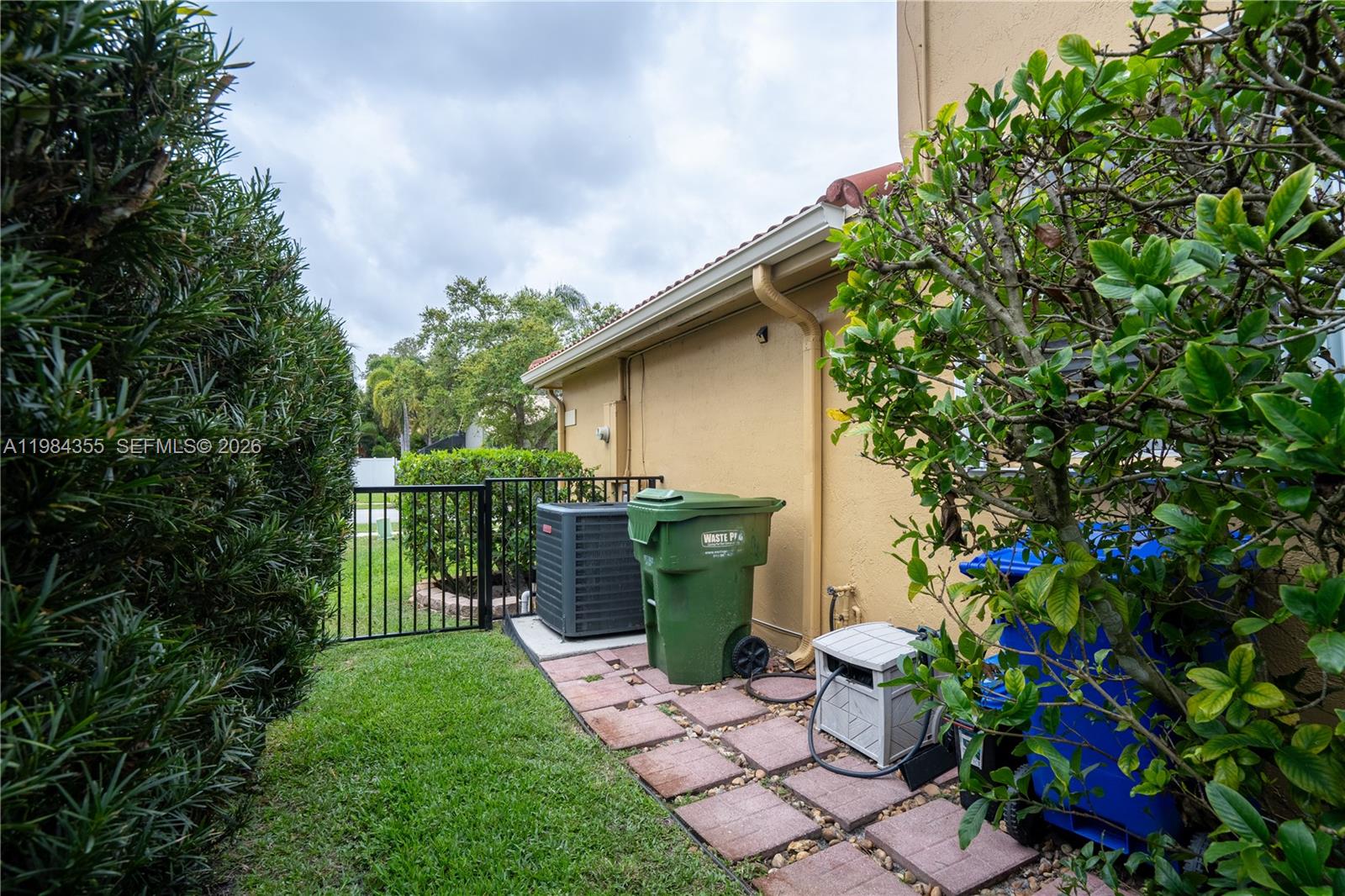 SILVER LAKES AT PEMBROKE - Residential Lease