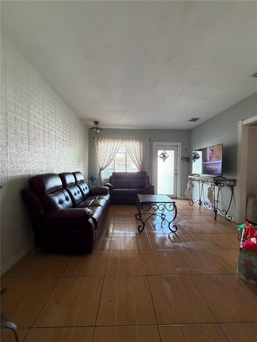 MELROSE HEIGHTS - Residential