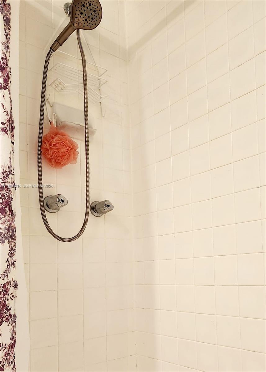 ISLE OF PARADISE CO-OP - Residential