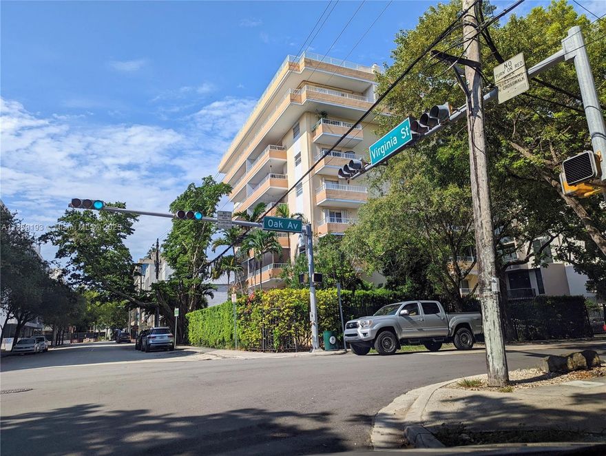 RARELY AVAILABLE. BRIGHT AND SPACIOUS CORNER UNIT WITH TWO BALCONIES IN A COCONUT GROVE BOUTIQUE BUILDING. STEPS FROM THE MAYFAIR, COCOWALK, AND ALL THE SHOPS AND RESTAURANTS THE CITY HAS TO OFFER. WOOD FLOOR THROUGHOUT. THE LIVING ROOM OPENS ON AN OVERSIZED BALCONY. 1 ASSIGNED PARKING SPACE. BUILDING HAS A ROOFTOP DECK WITH POOL AND ON-SITE LAUNDRY ROOM. CURRENTLY LEASED $2100 TO AN EXCELLENT TENANT.