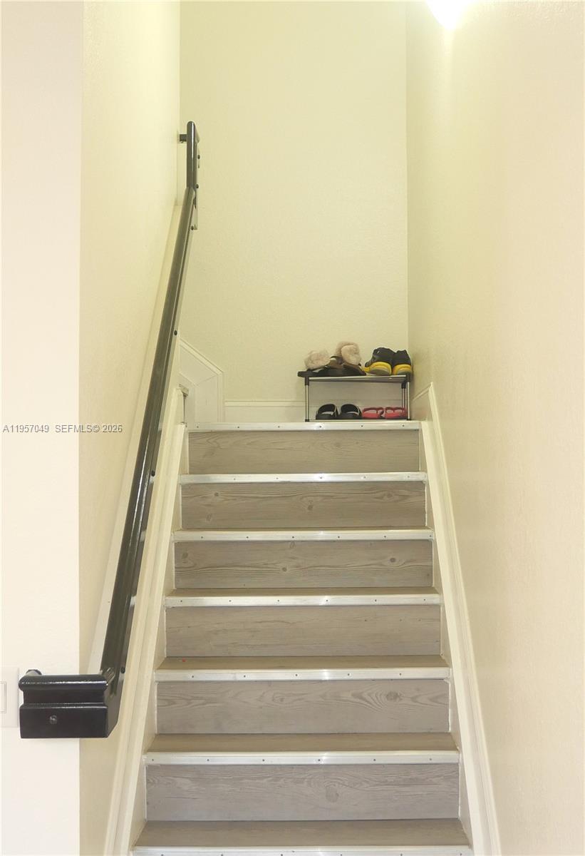 PALOMA LAKES CONDOMINIUM - Residential