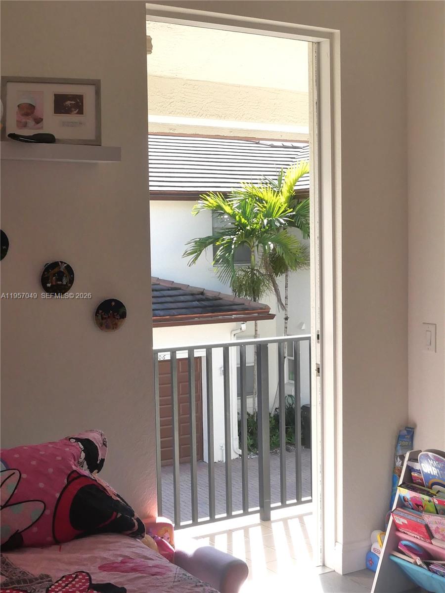 PALOMA LAKES CONDOMINIUM - Residential