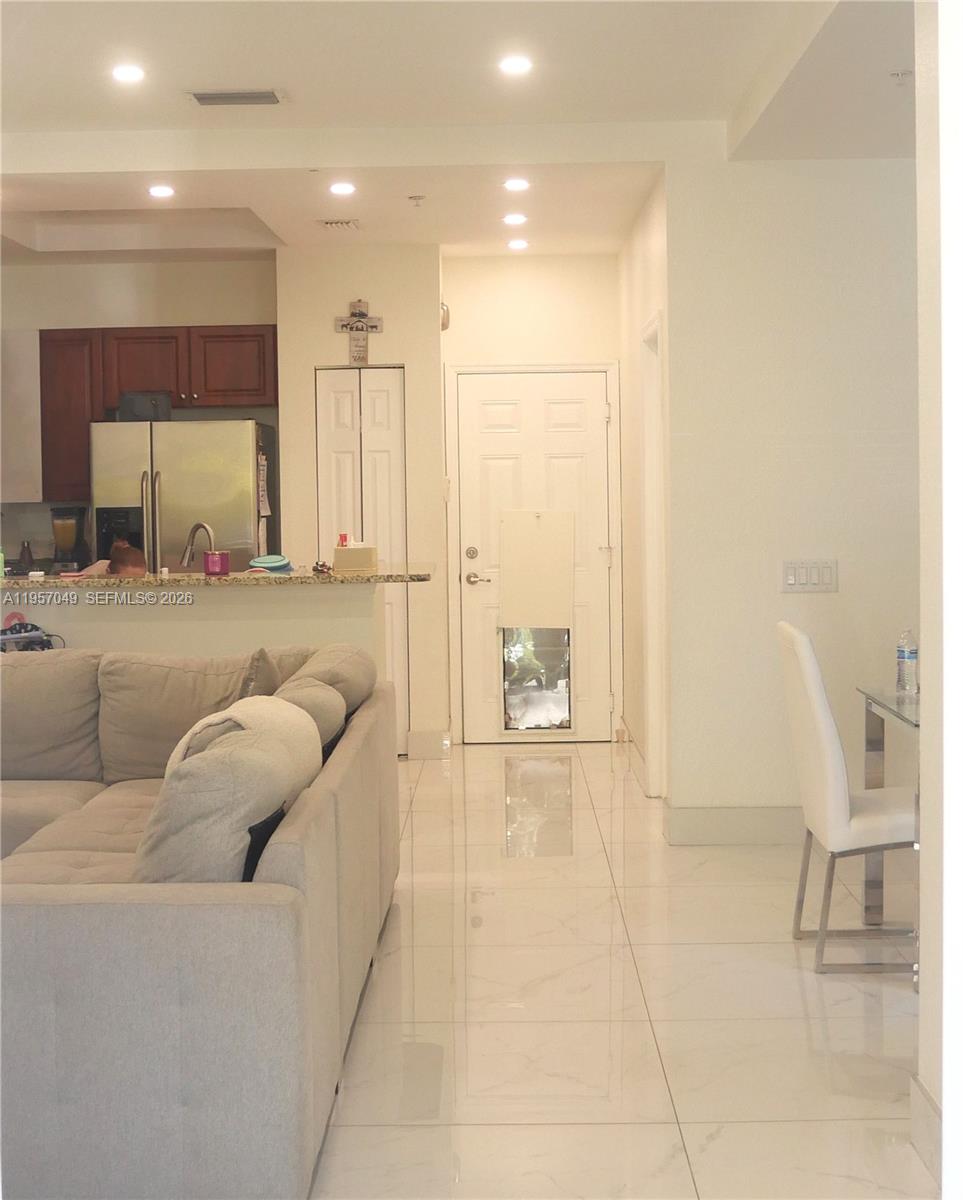 PALOMA LAKES CONDOMINIUM - Residential