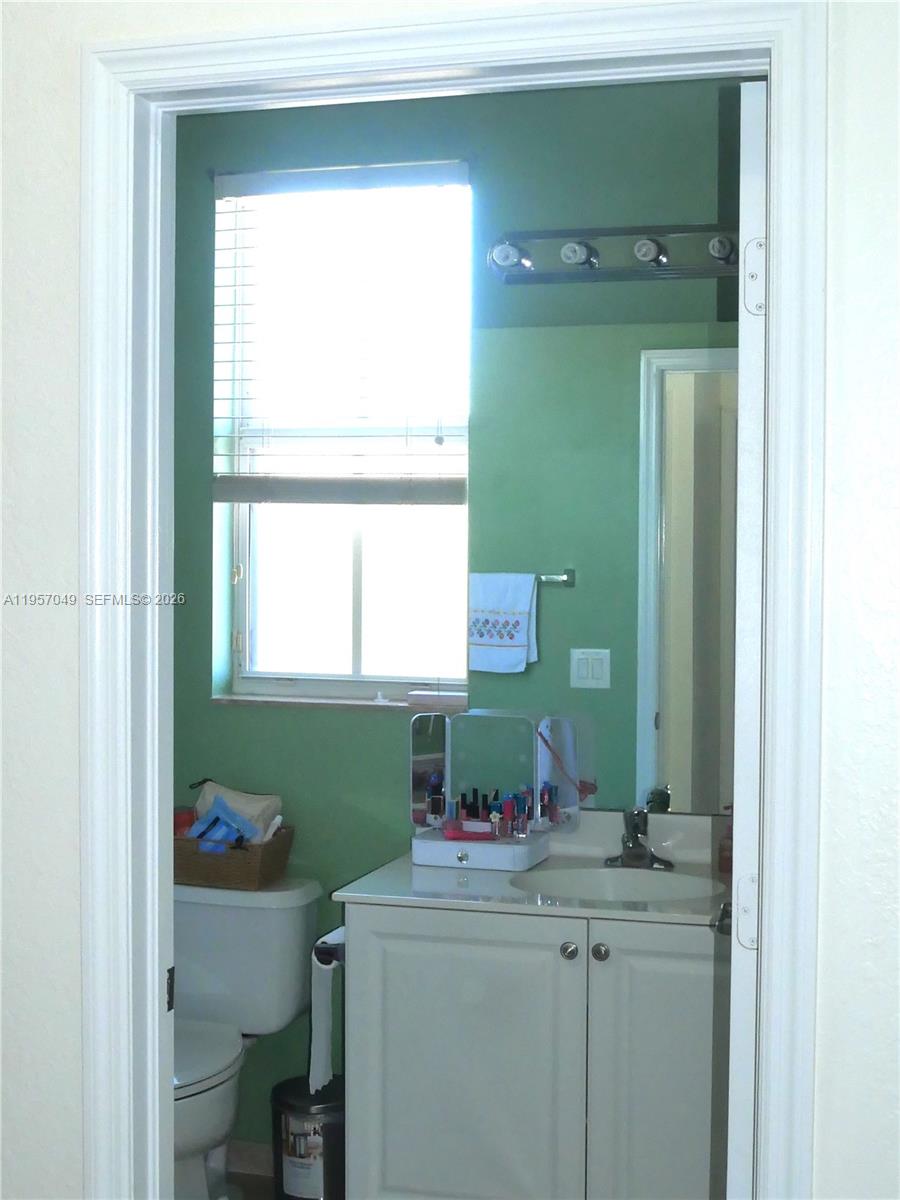 PALOMA LAKES CONDOMINIUM - Residential