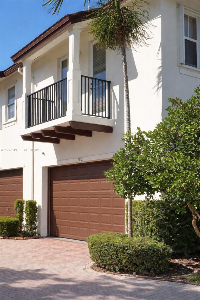 PALOMA LAKES CONDOMINIUM - Residential