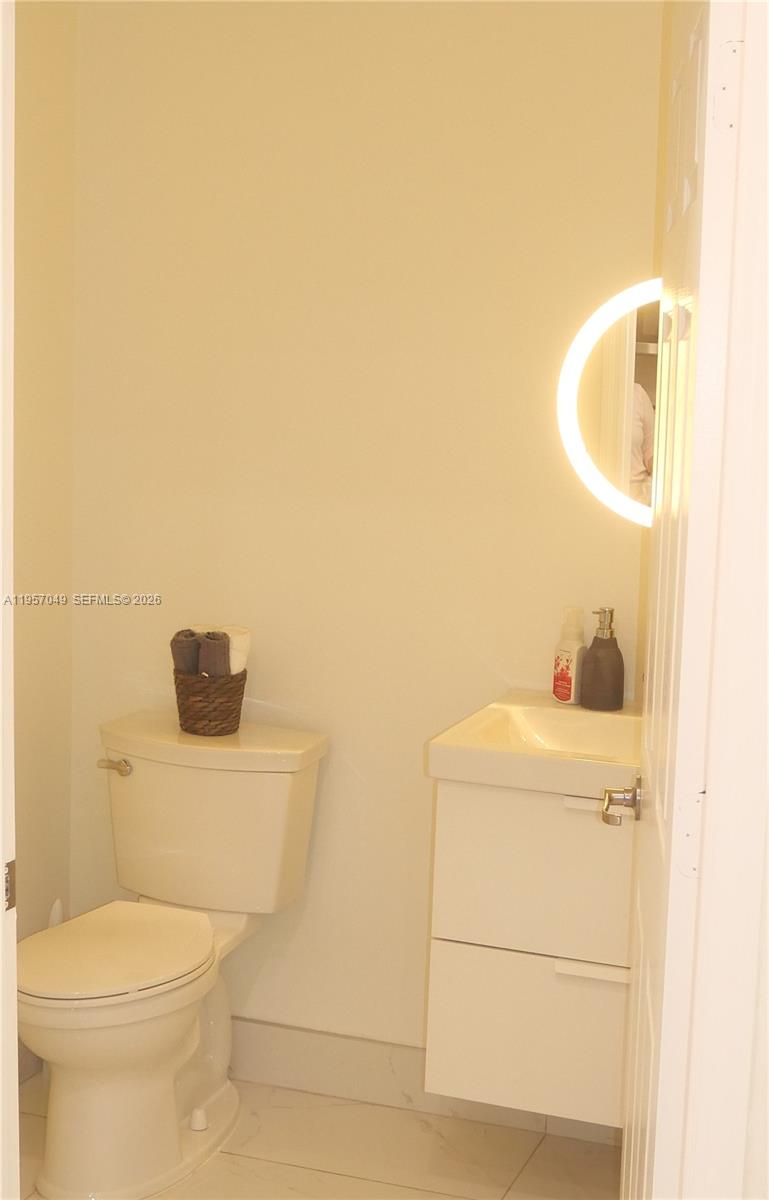 PALOMA LAKES CONDOMINIUM - Residential