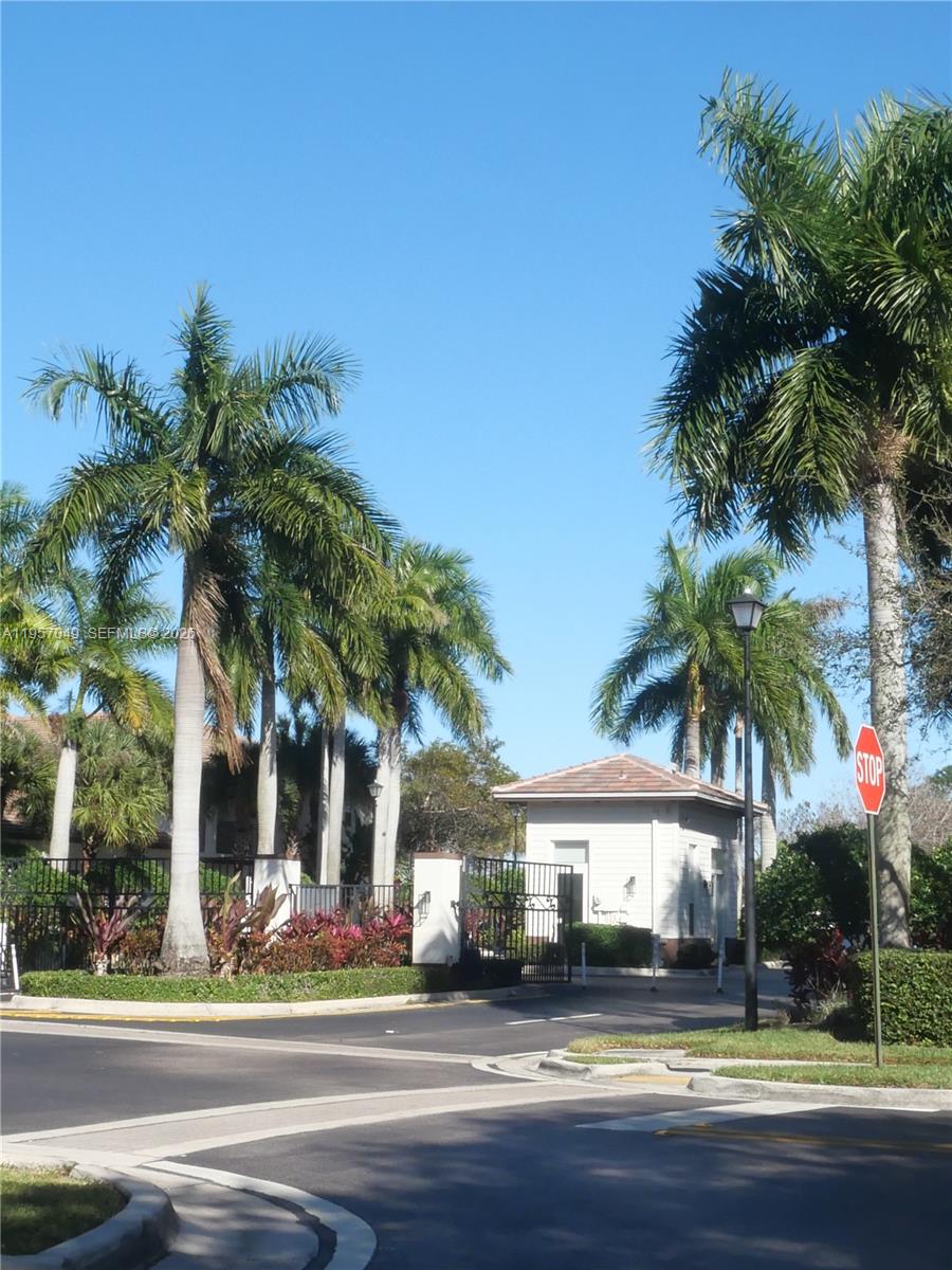 PALOMA LAKES CONDOMINIUM - Residential