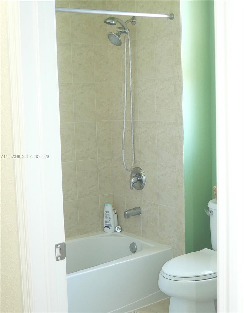 PALOMA LAKES CONDOMINIUM - Residential