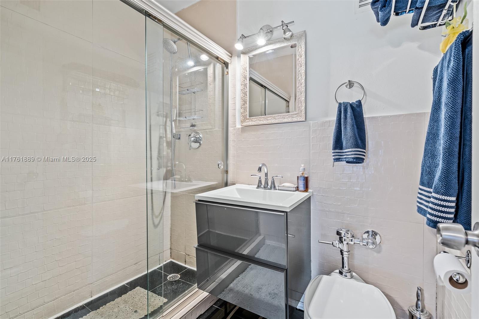 LENOX CONDO - Residential Income