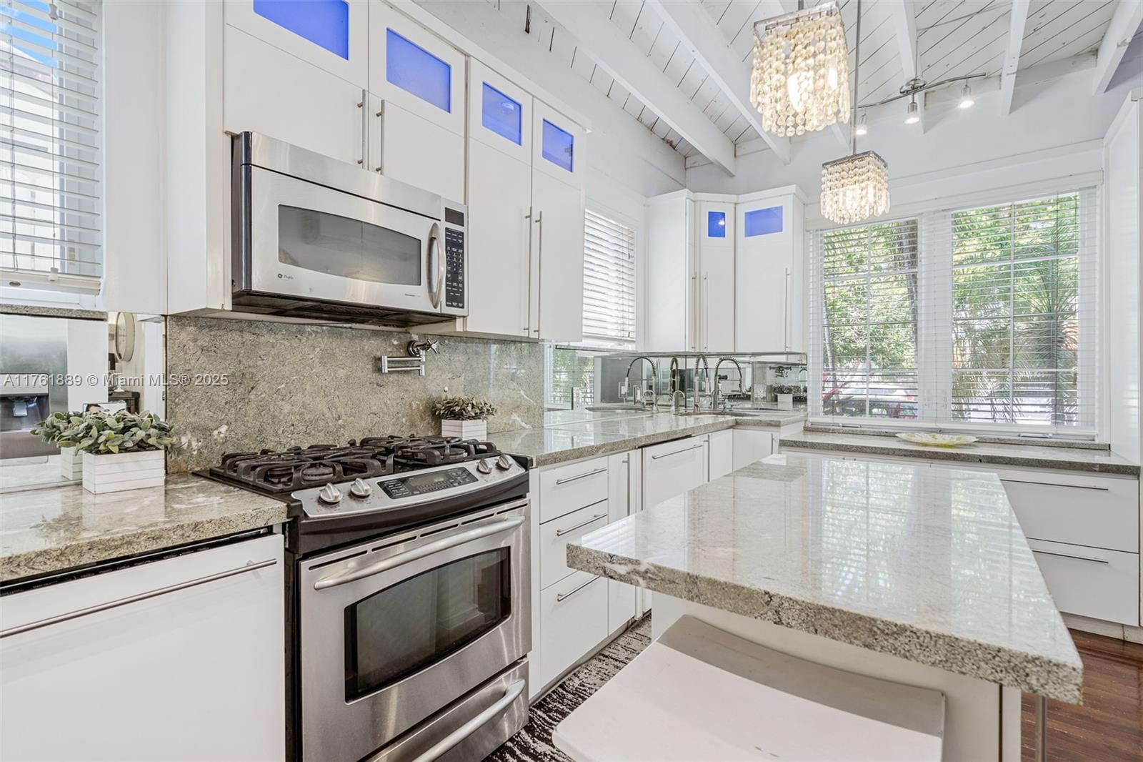 LENOX CONDO - Residential Income