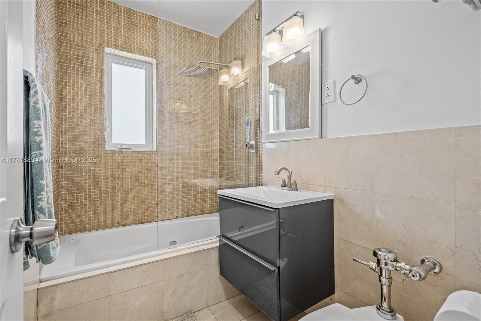 LENOX CONDO - Residential Income