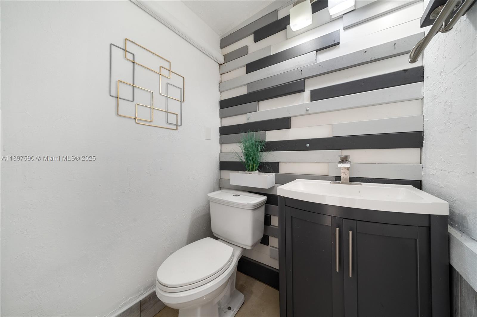 ROYAL PALM RIDGE - Residential Lease