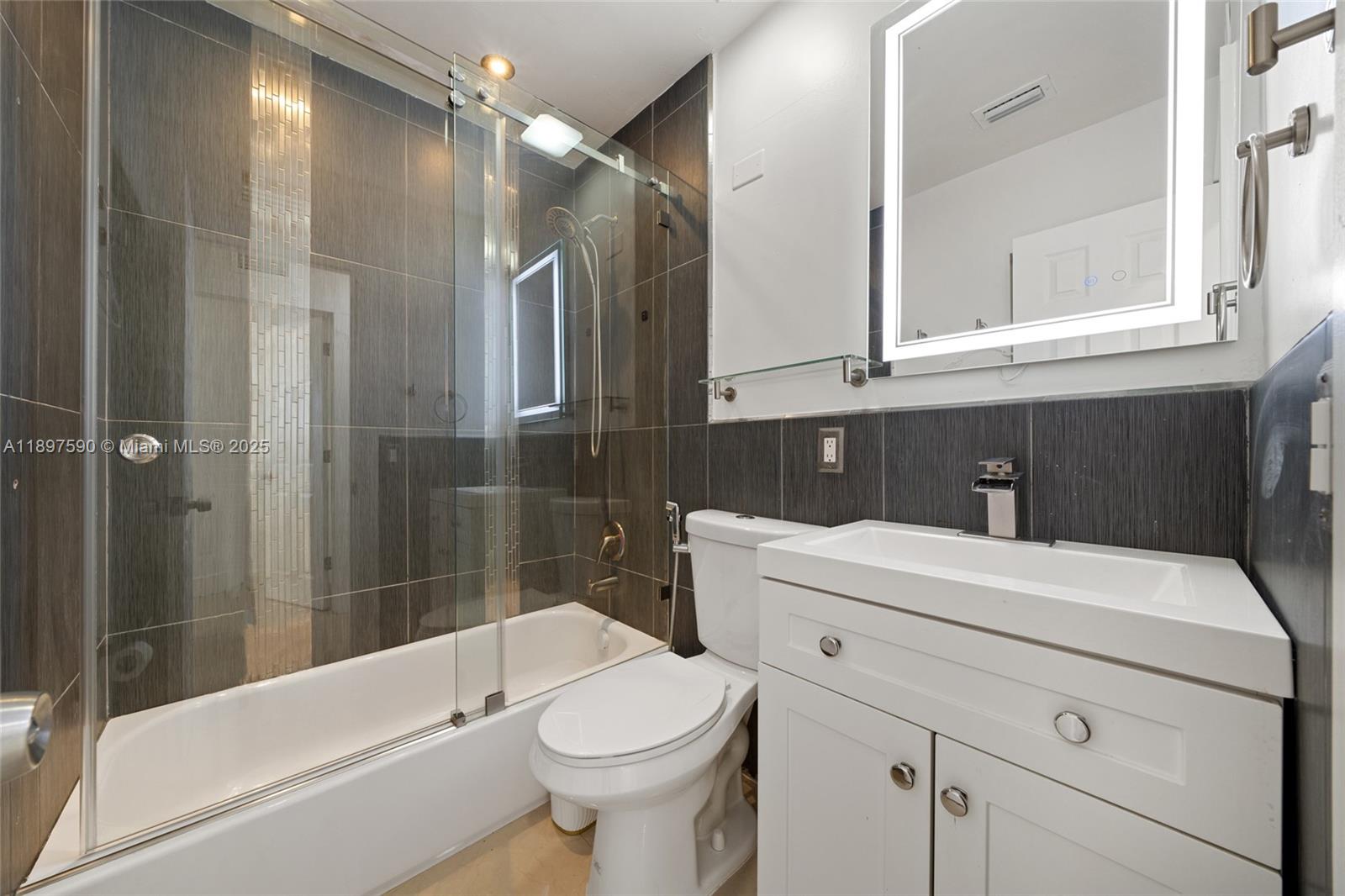 ROYAL PALM RIDGE - Residential Lease