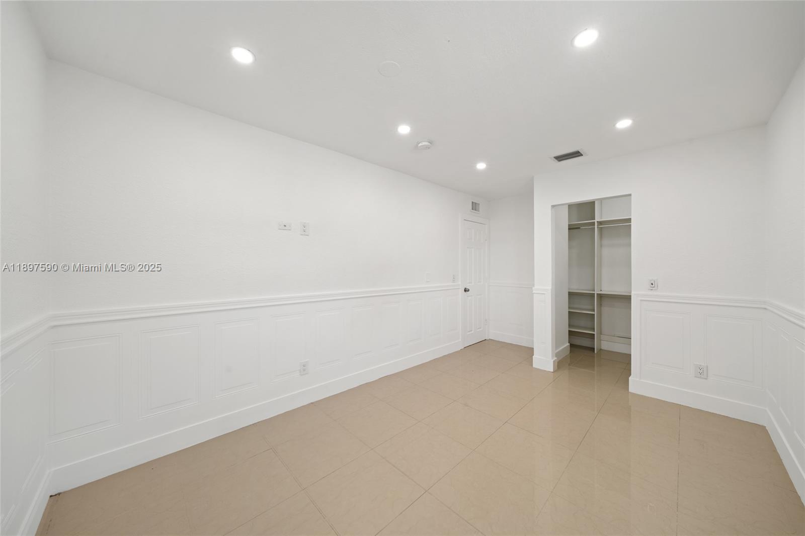 ROYAL PALM RIDGE - Residential Lease