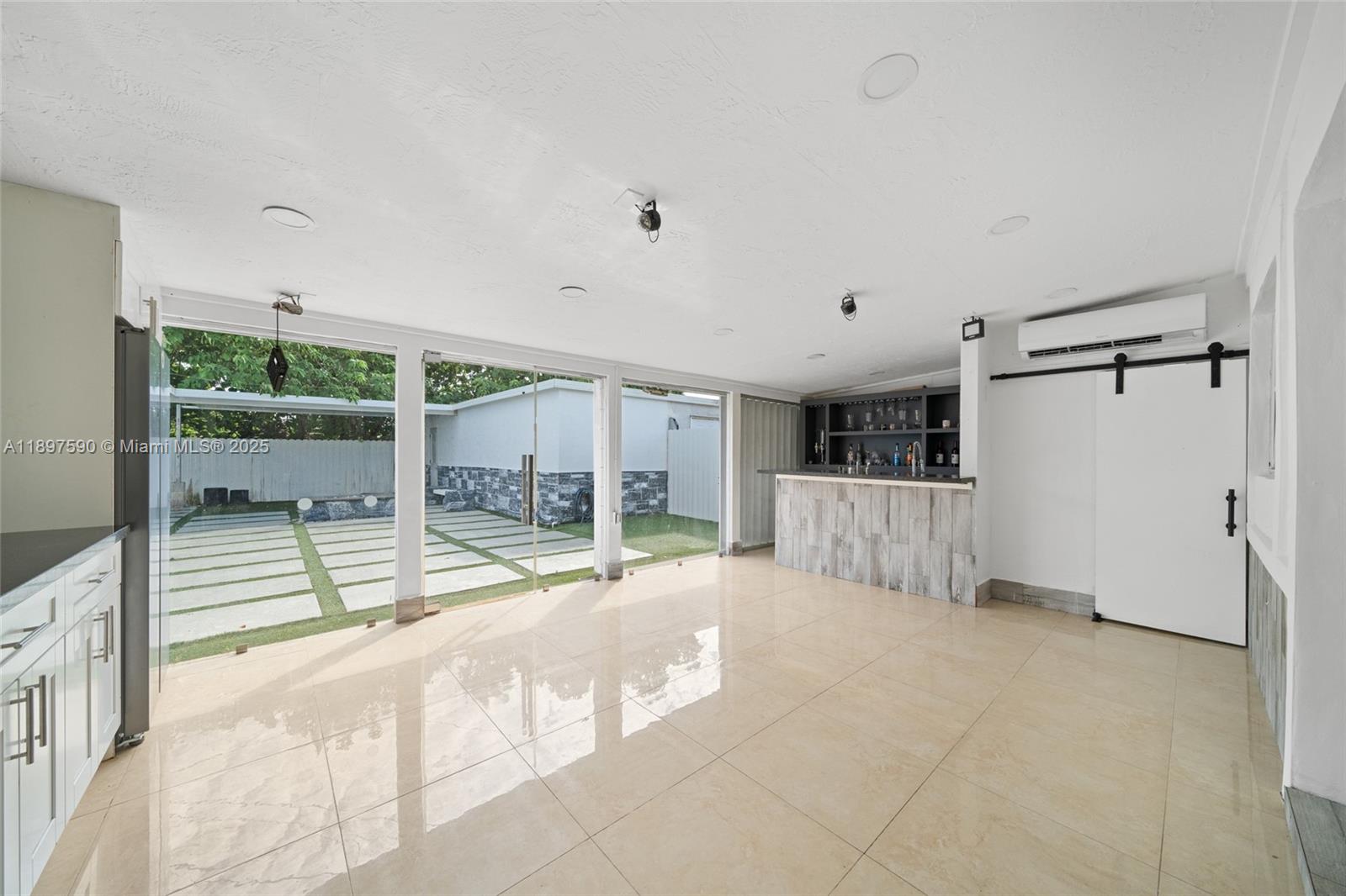 ROYAL PALM RIDGE - Residential Lease