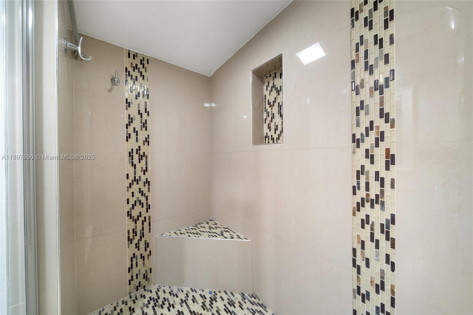 ROYAL PALM RIDGE - Residential Lease