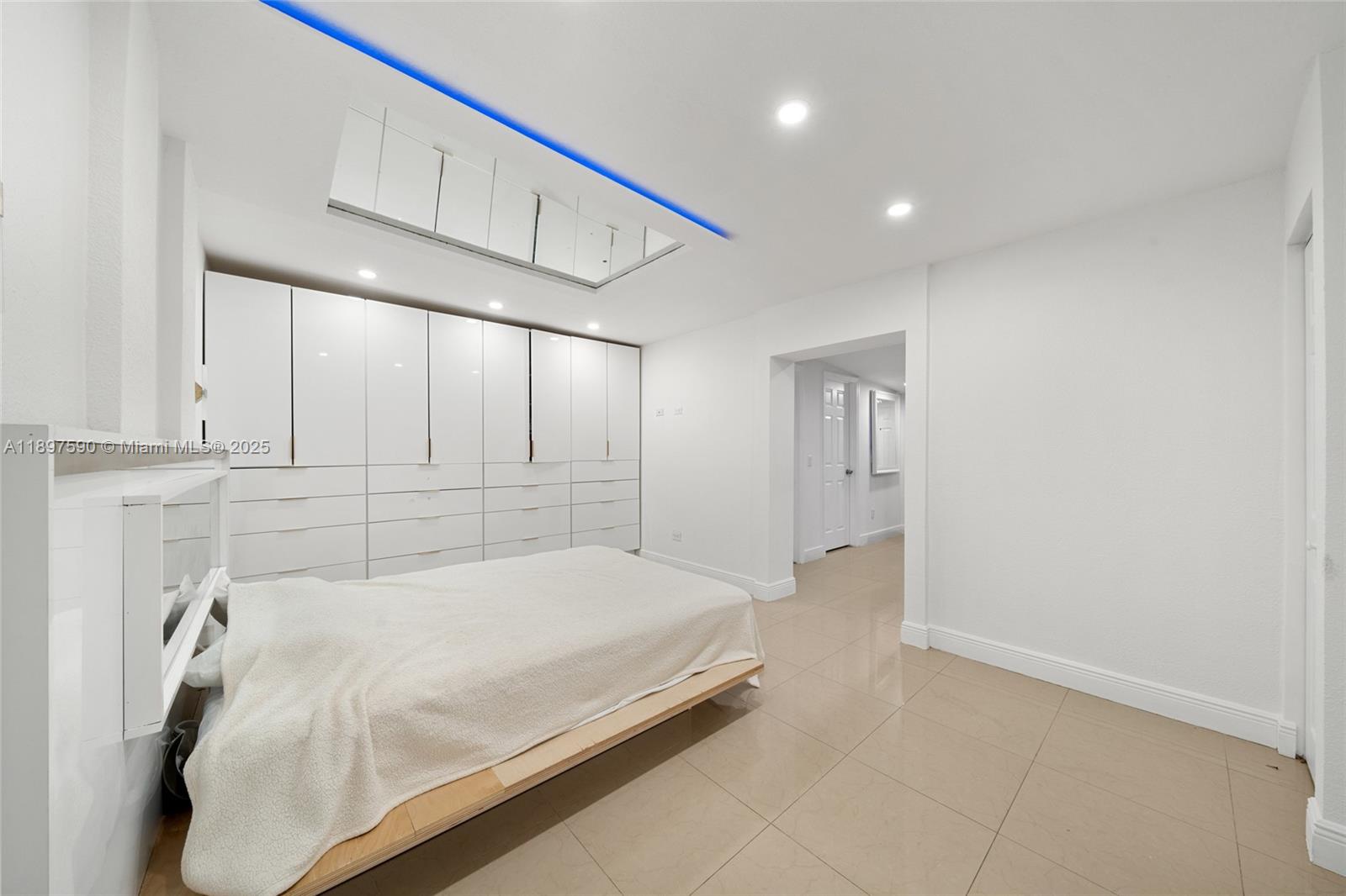 ROYAL PALM RIDGE - Residential Lease