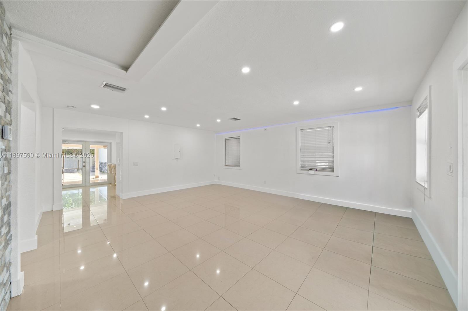 ROYAL PALM RIDGE - Residential Lease