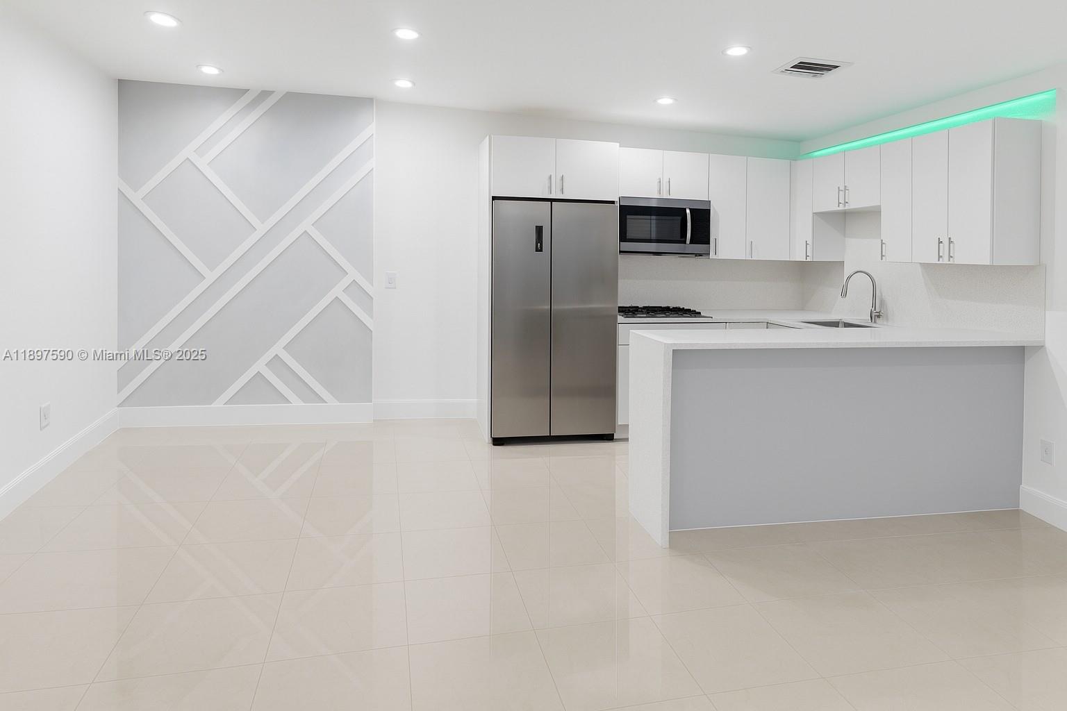 ROYAL PALM RIDGE - Residential Lease