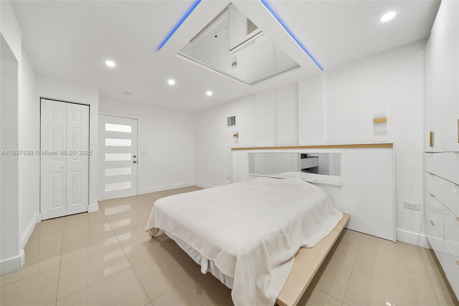 ROYAL PALM RIDGE - Residential Lease