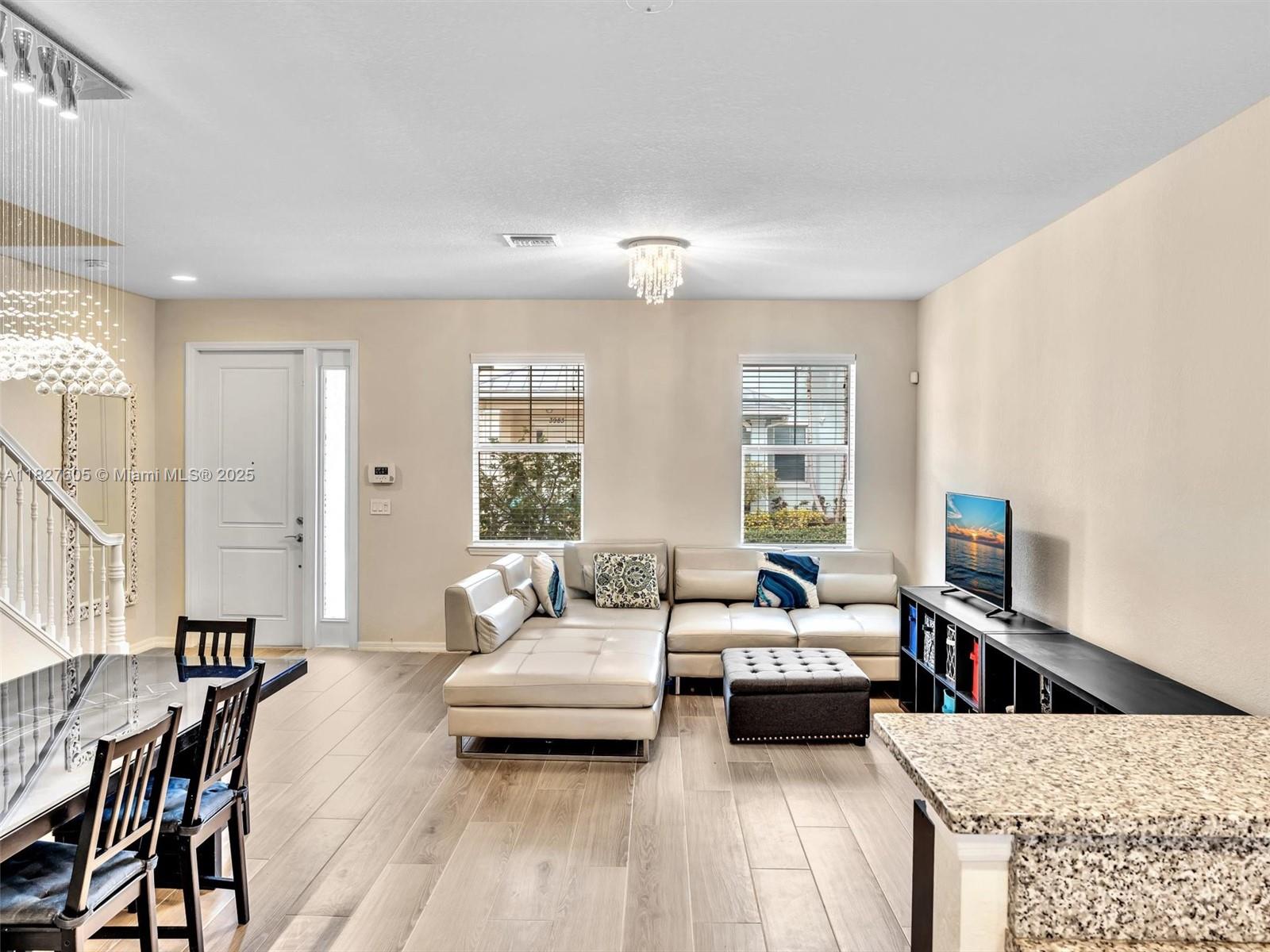 HILLCREST COUNTRY CLUB NO - Residential