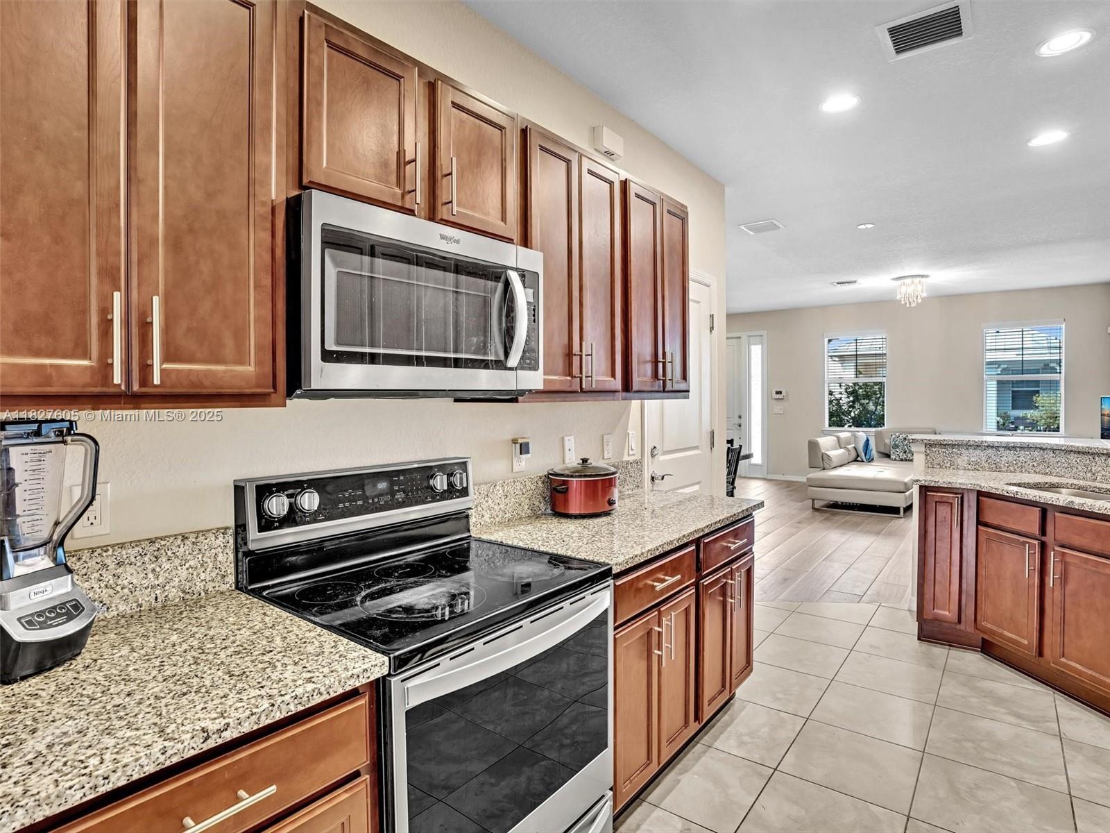 HILLCREST COUNTRY CLUB NO - Residential