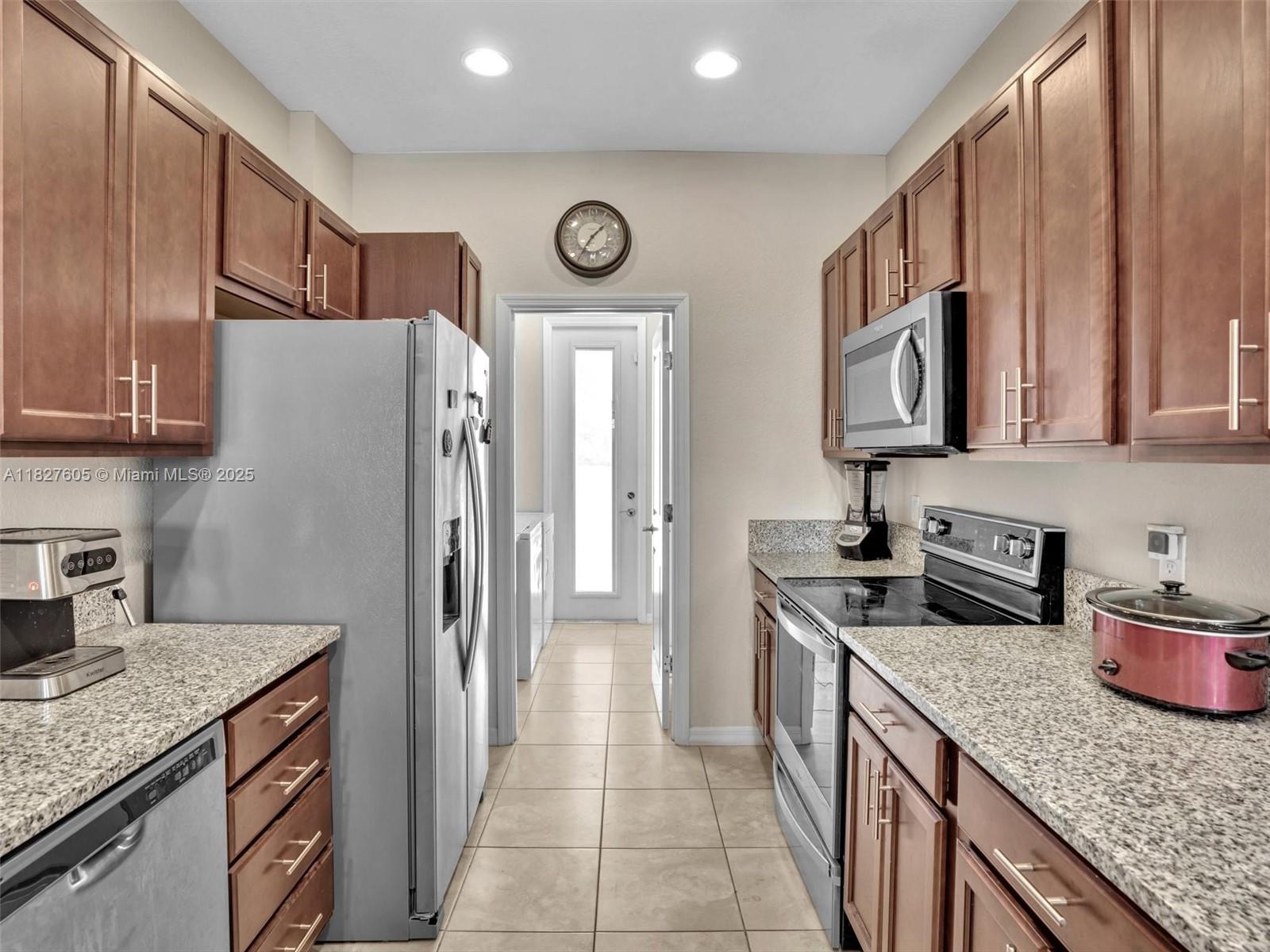 HILLCREST COUNTRY CLUB NO - Residential